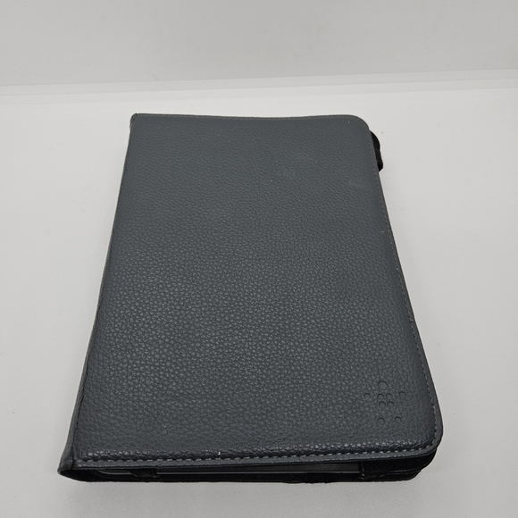 Amazon Kindle Fire HD 7" 32 GB with gray Belkin case - Picture 2 of 11